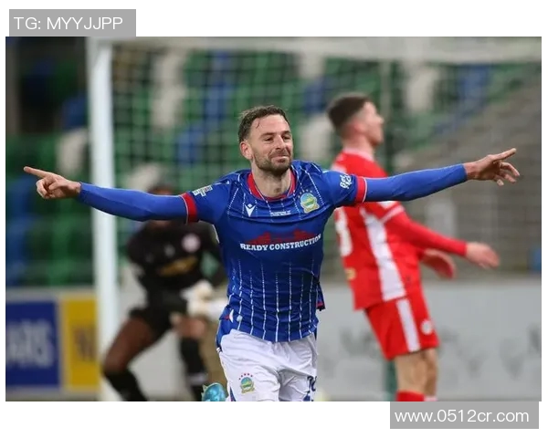 拖锡云与林菲尔德的激烈对决揭示足球战术与团队精神的较量